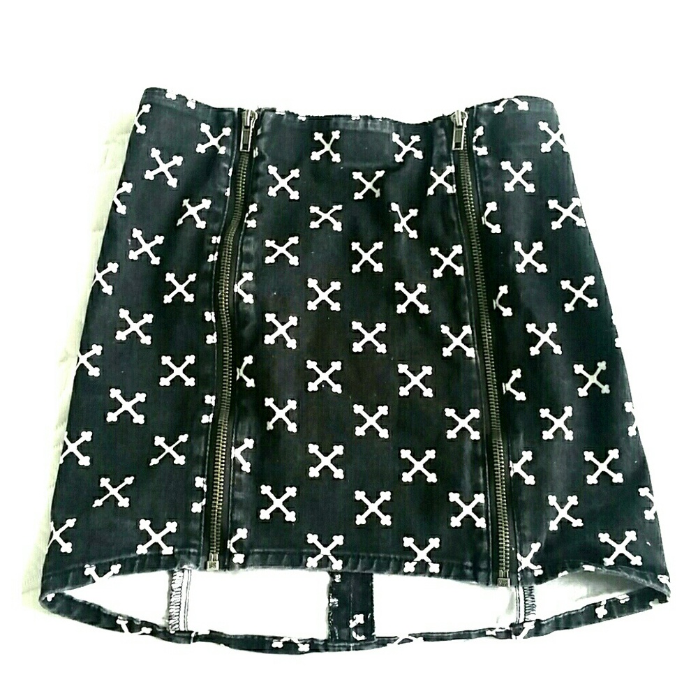 H&M double zipper skirt with white crosses "X"